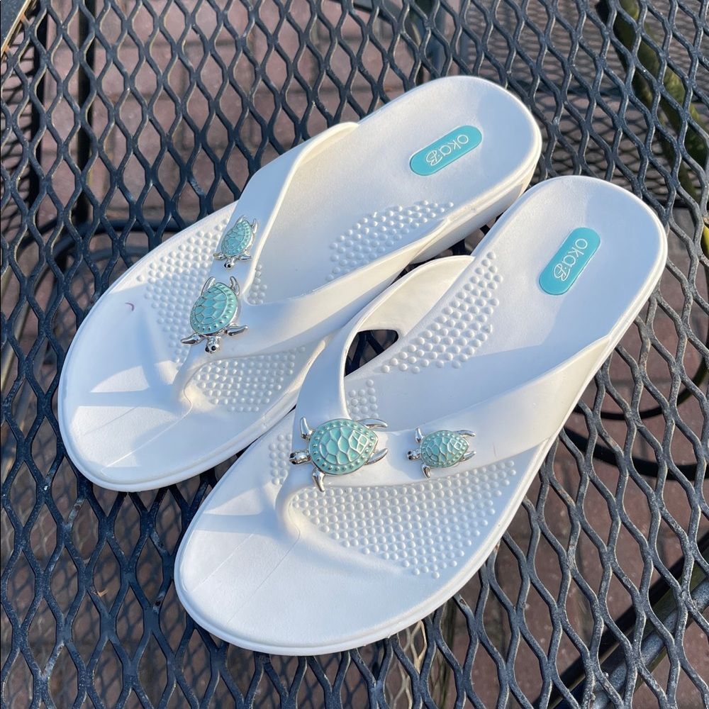 OKA B. White Theresa Sea Turtle Flip Flops Size M/L 8.5-9.5 - Picture 17 of 17